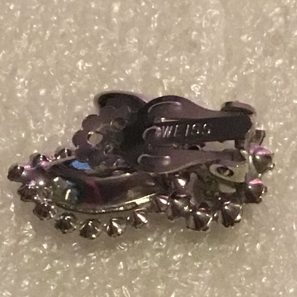 Vintage pair of Weiss rhinestone clip on earrings - Picture 5 of 8